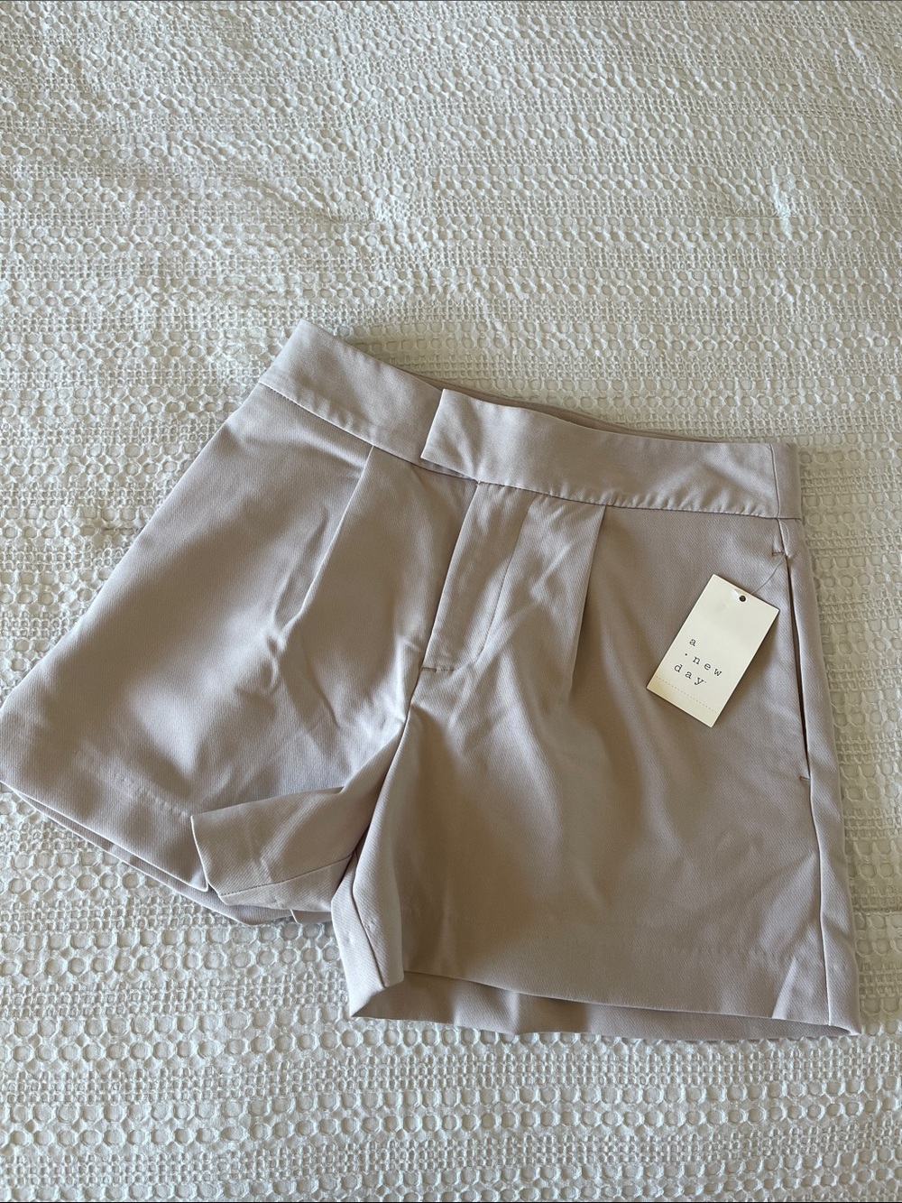 a new day Tailored High-Waist Pleated Shorts in Light Taupe